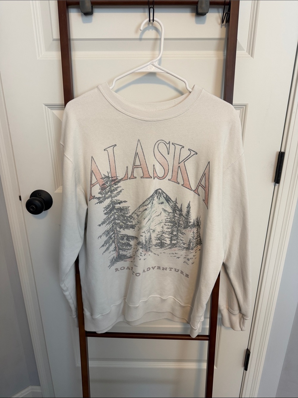 Hollister Cream Graphic Crewneck with Subtle Pink & Gray Accents